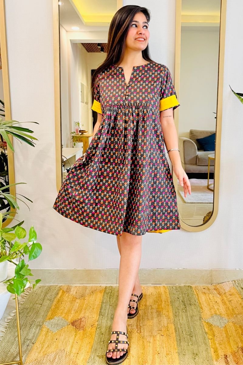 BLACK BLOCK PRINT FLARED DRESS